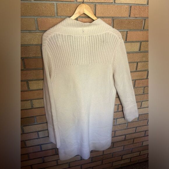 Neiman Marcus Woman’s Cardigan Sweater 100% Cashmere Ivory Hook Closure Size L - Picture 3 of 3